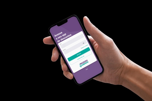 Smartphone com tela de login do Passou Ganhou